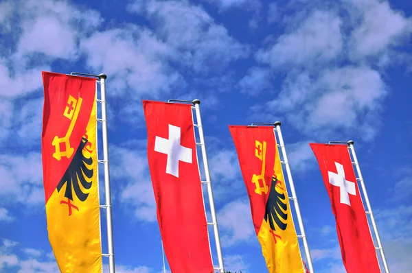 제네바 도시와 스위스의 깃발 — 스톡 사진