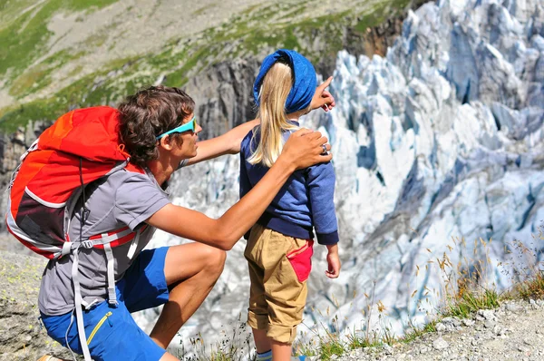 Hombre con un hijo — Foto de Stock