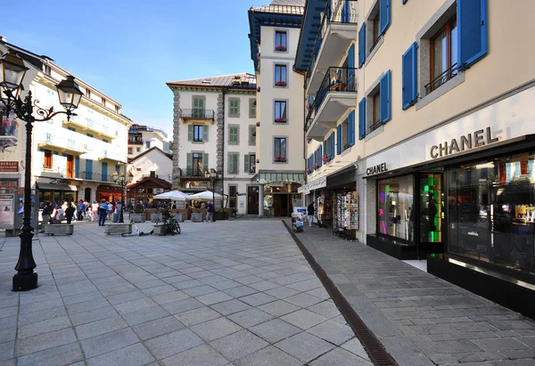 Rua comercial em Chamonix, França — Fotografia de Stock