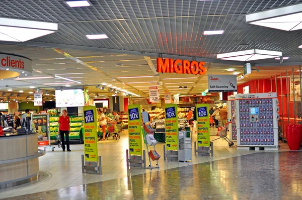 Migros schweizer Lebensmittelladen — Stockfoto