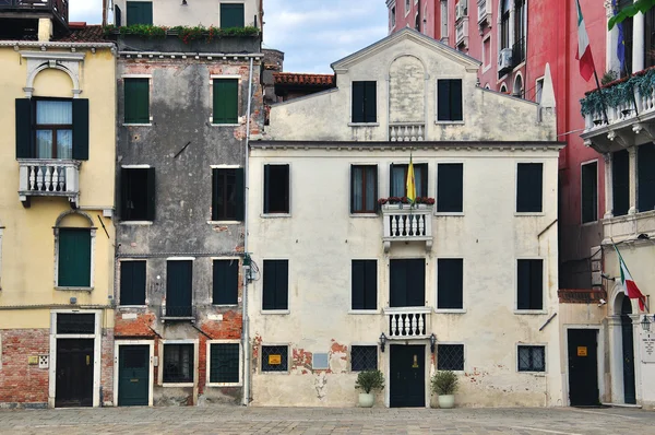 Вид на улицу в центре Венеции — стоковое фото