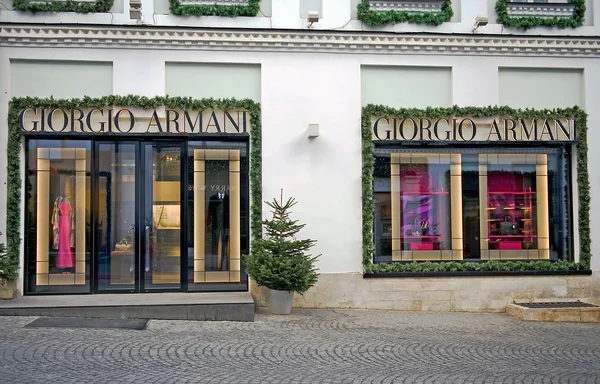 Facciata del flagship store Giorgio Armani — Foto Stock
