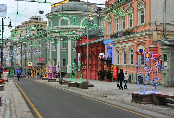 Vue de la rue piétonne rénovée dans le centre de Moscou — Photo