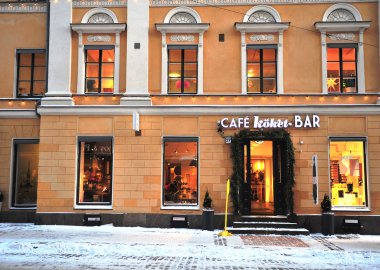 Helsinki şehir merkezinde sokak görünümü