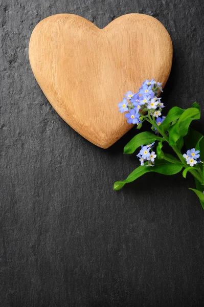 Heart and forget-me-not — Stock Photo, Image