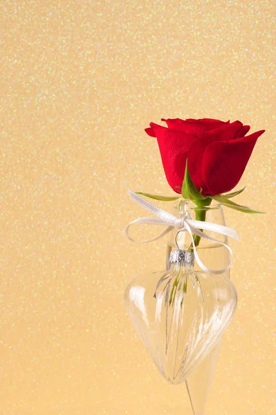 Red rose and glass heart — Stock Photo, Image