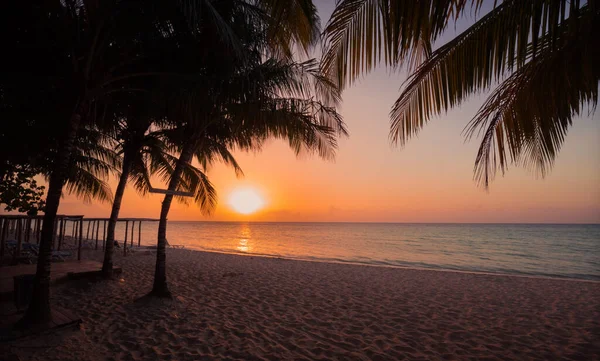 Küba Daki Cayo Coco Adası Nda Sıcak Yumuşak Günbatımına Davetkar — Stok fotoğraf