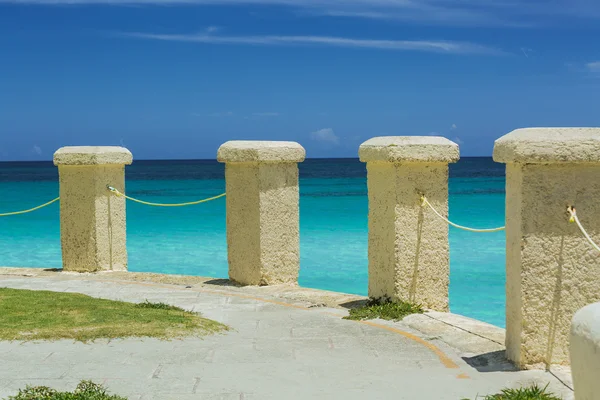 Old colonial  style stone posts on a cliff edge against ocean background — Stock Photo, Image