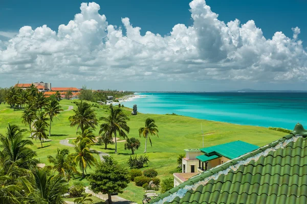 Bra vidöppen utsikt över tropiska landskapet bakgrund — Stockfoto