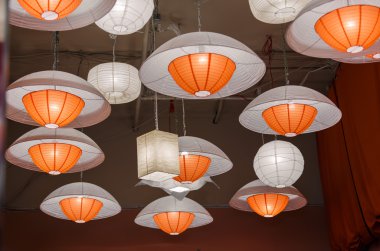 Modern iç şık tavan renkli ışıklar görünümünü harika portre