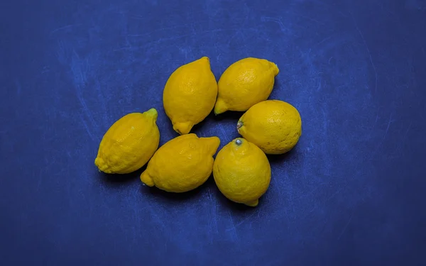 Nice gorgeous view of appetizing yellow organic fresh lemons on dark cold blue — Stock Photo, Image