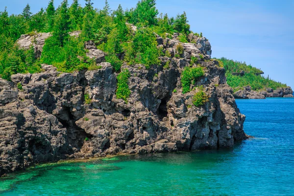 Cyprus lake tranquil turquoise water at beautiful gorgeous Bruce Peninsula, Ontario — ストック写真
