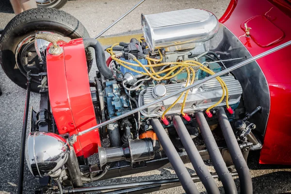 Closeup visão detalhada do velho clássico retro vintage hot rod motor de carro — Fotografia de Stock