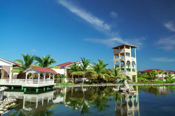 Bella invitante splendida vista incredibile di Cubano accogliente Memorie resort paesaggio e giardini — Foto Stock