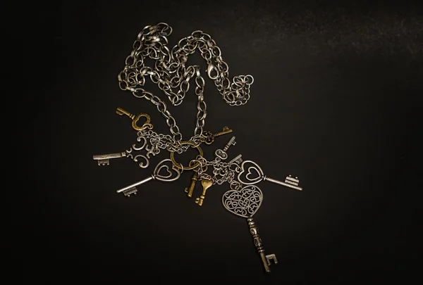 Closeup view of old decorative various vintage keys on dark grey — Stock Photo, Image