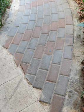 Dekoratif tuğla ile ortaya konulan geçit