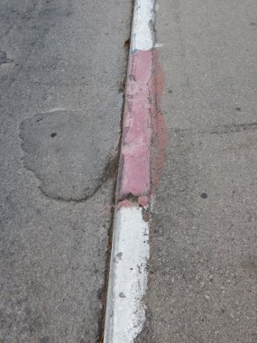 Beyaz ve kırmızı kenarlık