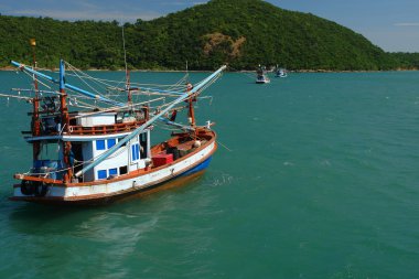 Balıkçı teknesi. Tropik ada yüksek Denizi, Tayland
