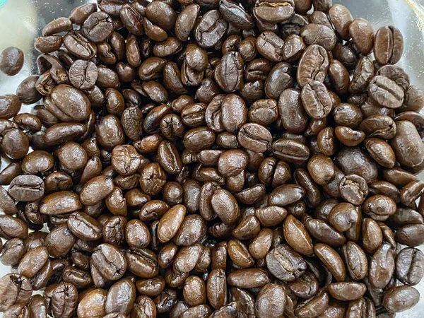 Geroosterde Verse Arabica Koffiebonen Stapel Achtergrond — Stockfoto