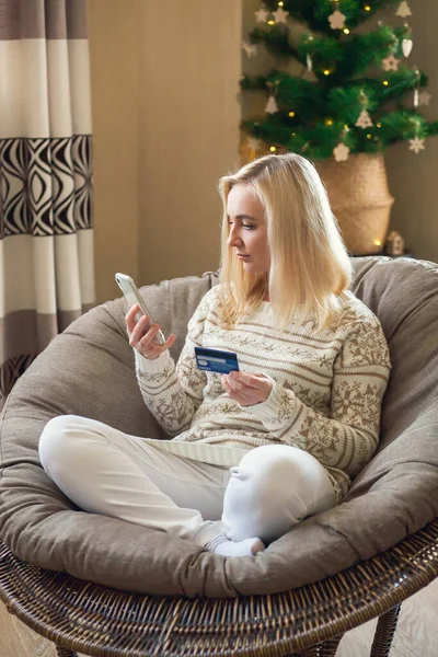 Online Christmas New Year Shopping Woman Sits Chair Pays Online — стоковое фото