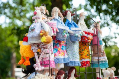 Rostov bölgesi, Stanitsa Starocherkasskaya, Rusya. 08.02.2020. Kırsal kesimde Slav usulü el yapımı bebekler.