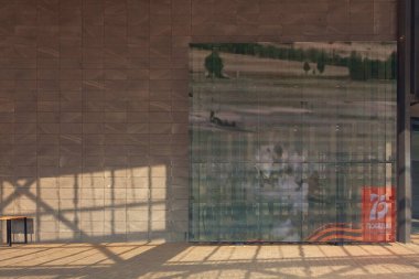 Sambek Heights, Rostov Bölgesi, Rusya, 17 Ekim 2020: Askeri-Tarihi Müze Kompleksi Sambek Tepeleri. LED Açık Ortam Cephesi, dijital işaret ekranı.