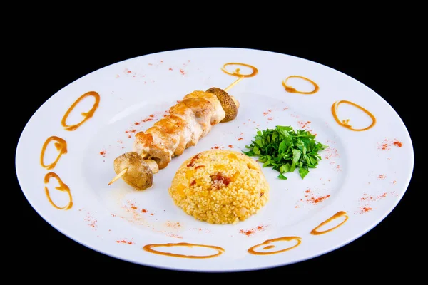 Tusuk Ayam Fillet Ayam Paprika Jamur Couscous Pedas Dengan Sayuran — Stok Foto