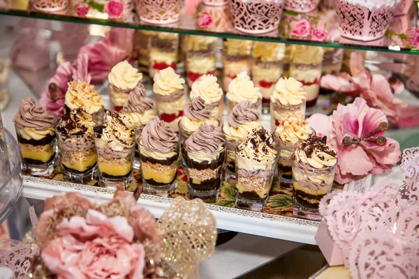 Délicieux Desserts Barre Bonbons Mariage Dans Zone Buffet Verres Avec — Photo