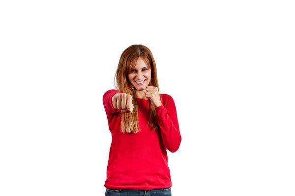 Mooie Jonge Vrouw Een Rode Trui Ponsen Met Haar Vuist — Stockfoto