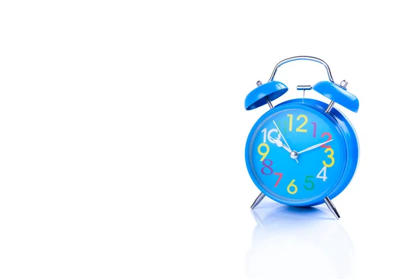Reloj Despertador Azul Sobre Fondo Blanco Aislado —  Fotos de Stock