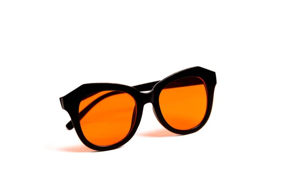 Fekete Napszemüveg Egy Narancssárga Lencse Elszigetelt Fehér Alapon — Stock Fotó