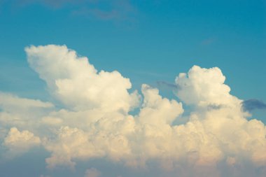 Vintage üzerindeki sis ve bulutların arkaplan ve dokusu 