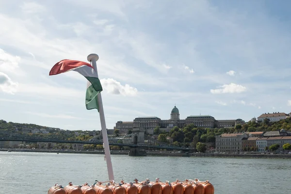Вид Венгерского Флага Будского Замка Города Вдоль Реки Дунай Будапеште — стоковое фото