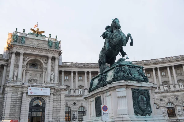 Viena Austria Octubre 2019 Estatua Del Príncipe Eugenio Frente Palacio —  Fotos de Stock