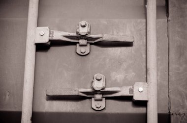 Bir kamyon konteynırına kilitlendi