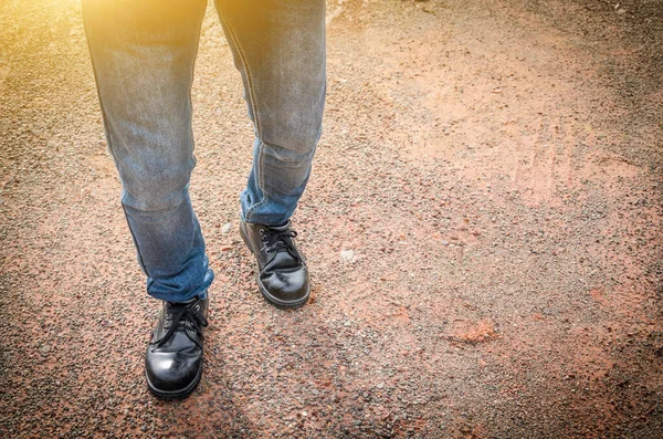 Safety shoes for technicians with fashion jeans.