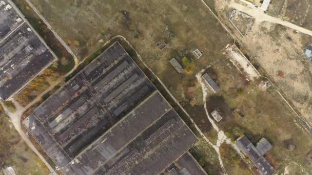 Grote verlaten fabrieksterreinen bovenaanzicht — Stockvideo