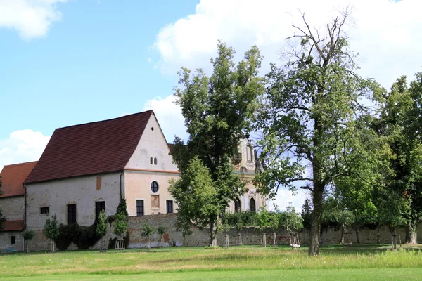 Церковь в замке Мничово Градит в Чехии — стоковое фото
