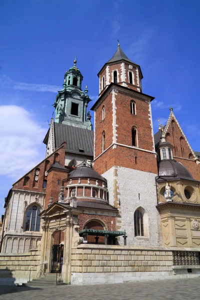 Goottilainen Wawelin linna Krakovassa Puolassa — kuvapankkivalokuva
