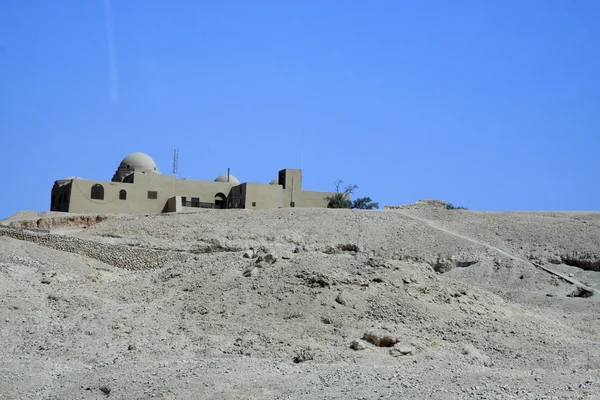 Una casa nel deserto — Foto Stock