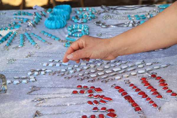 Jóias para venda no mercado — Fotografia de Stock