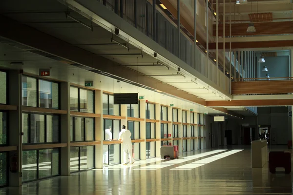 Medische specialist in de bandbreedte van een ziekenhuis — Stockfoto