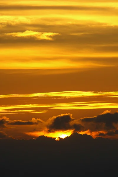 Skyscape avec soleil subissant — Photo