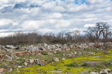 Eski binalar yıkıldı