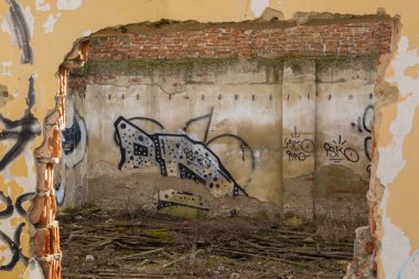 Eski binalar yıkıldı