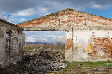 Eski binalar yıkıldı