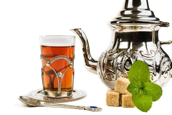 Традиционный арабский мятный чай — стоковое фото