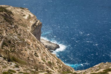 Kayalık uçurum, Malta