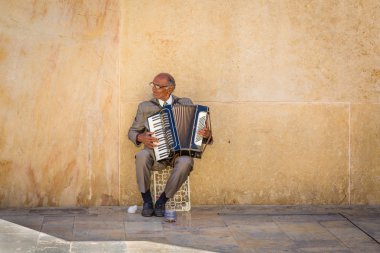 Valletta, Malta - 05 Mayıs 2016: Valletta sokak müzisyeni.