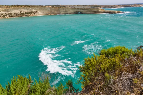 Bahía de Il-Hofra z-Zghira en Malta — Foto de Stock